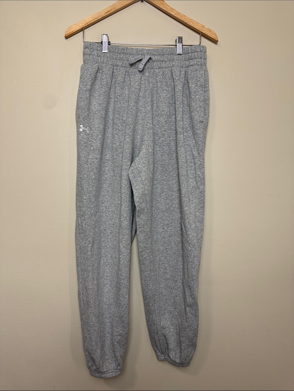 Under Armour Light Gray Men's Joggers with Drawstring Waist size M